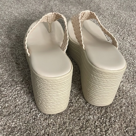 NWOT Women's Cream Woven Platform Sandals - Picture 2 of 5